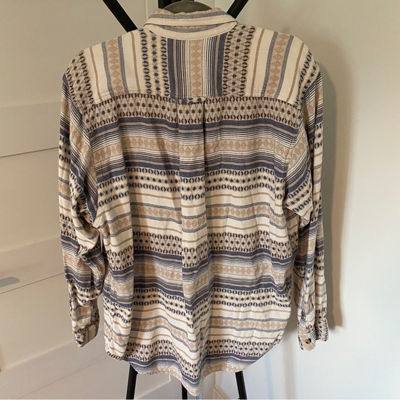 Northface Patterned Button Down - Picture 4 of 6